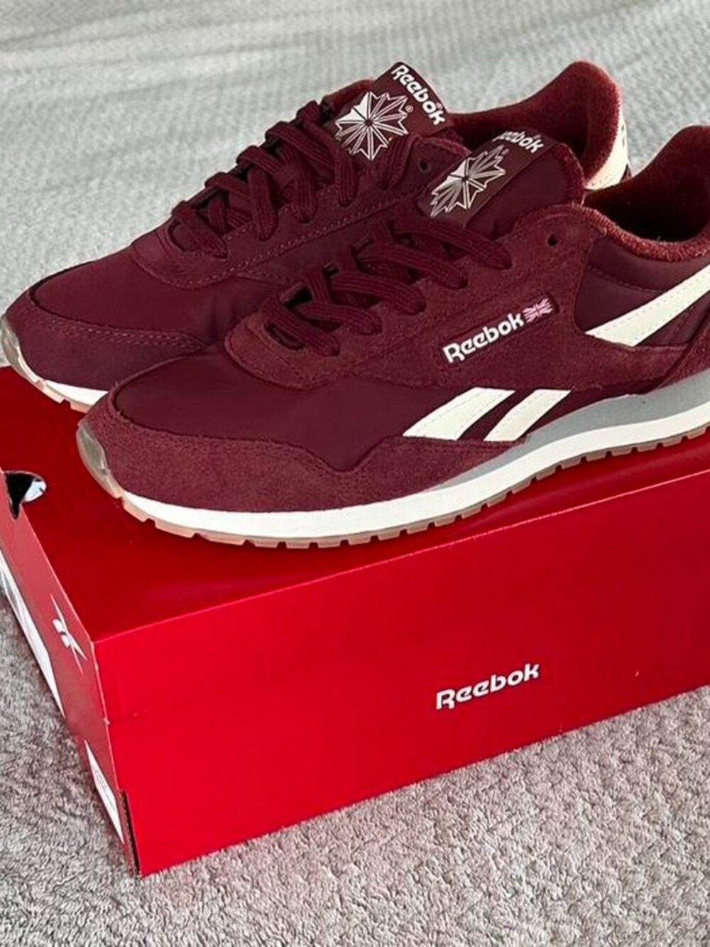 Reebok Maroon Classic AZ Unisex Streetwear Sneakers Size M8.5 / W9.5